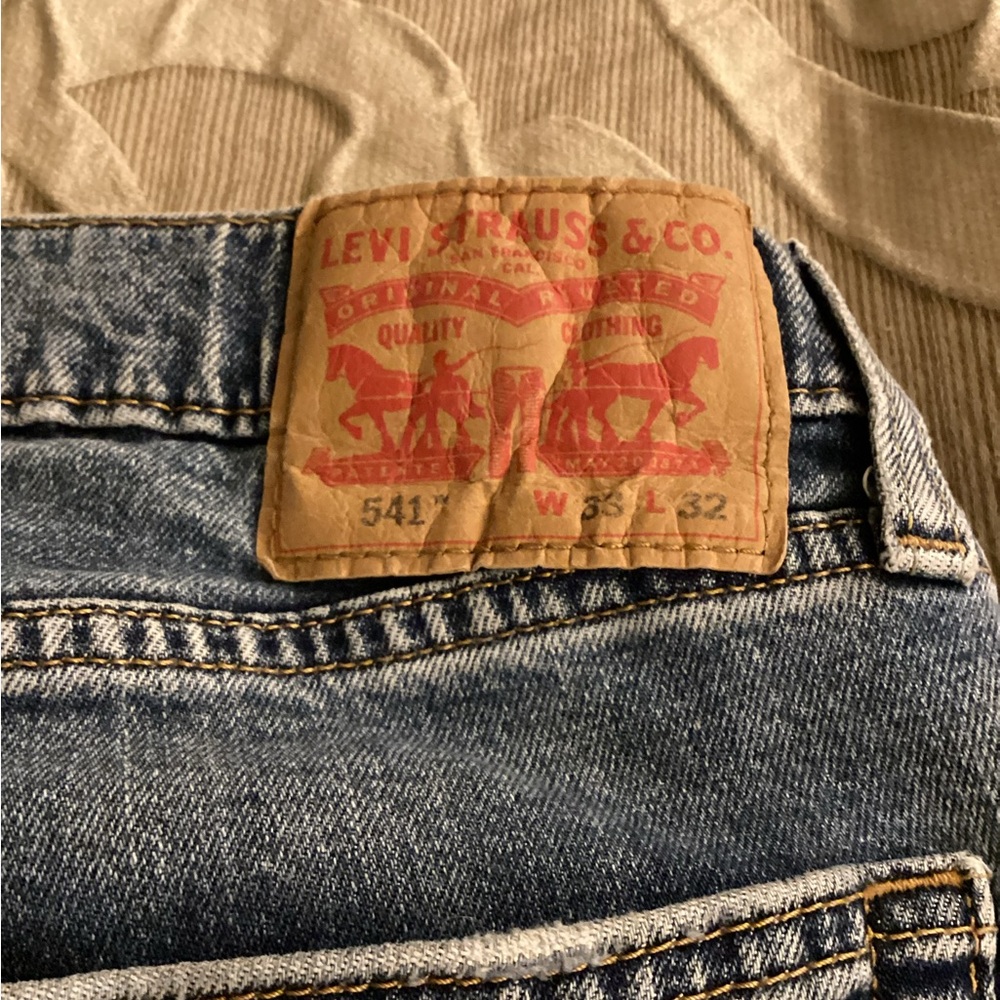 Levi's 541 Relaxed Fit Tapered Leg Jeans Size 33x32